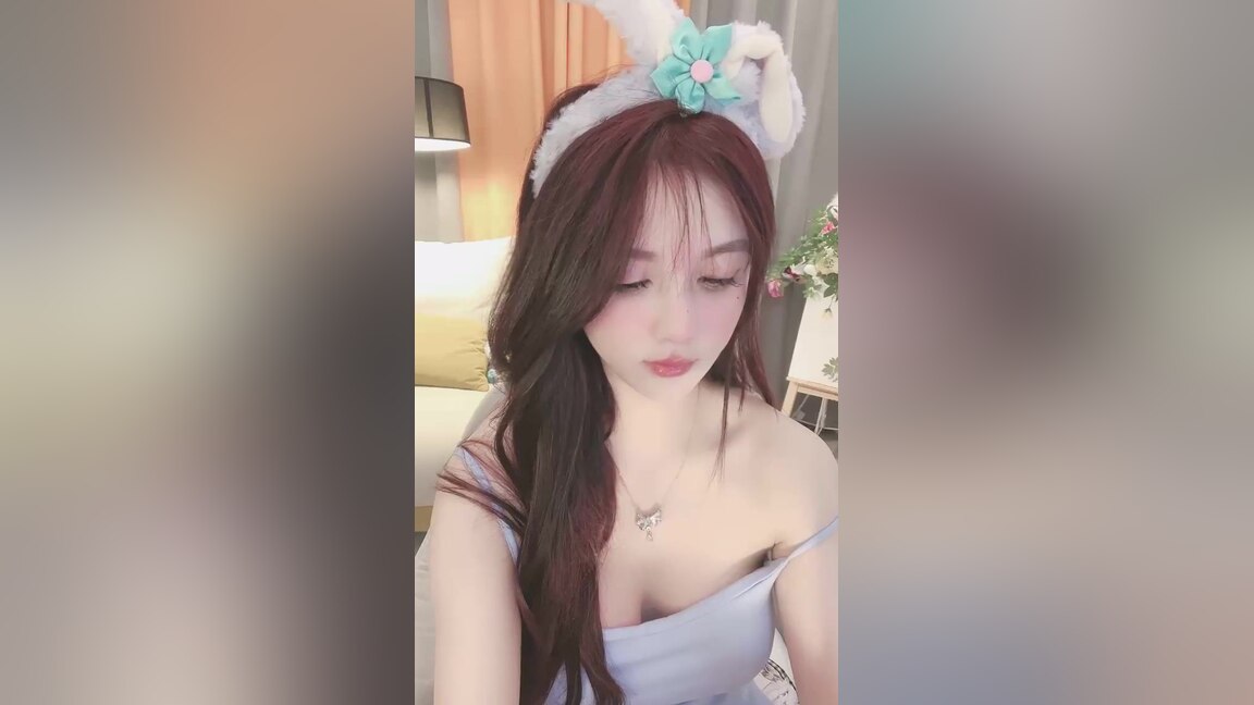asian cutie masturbates