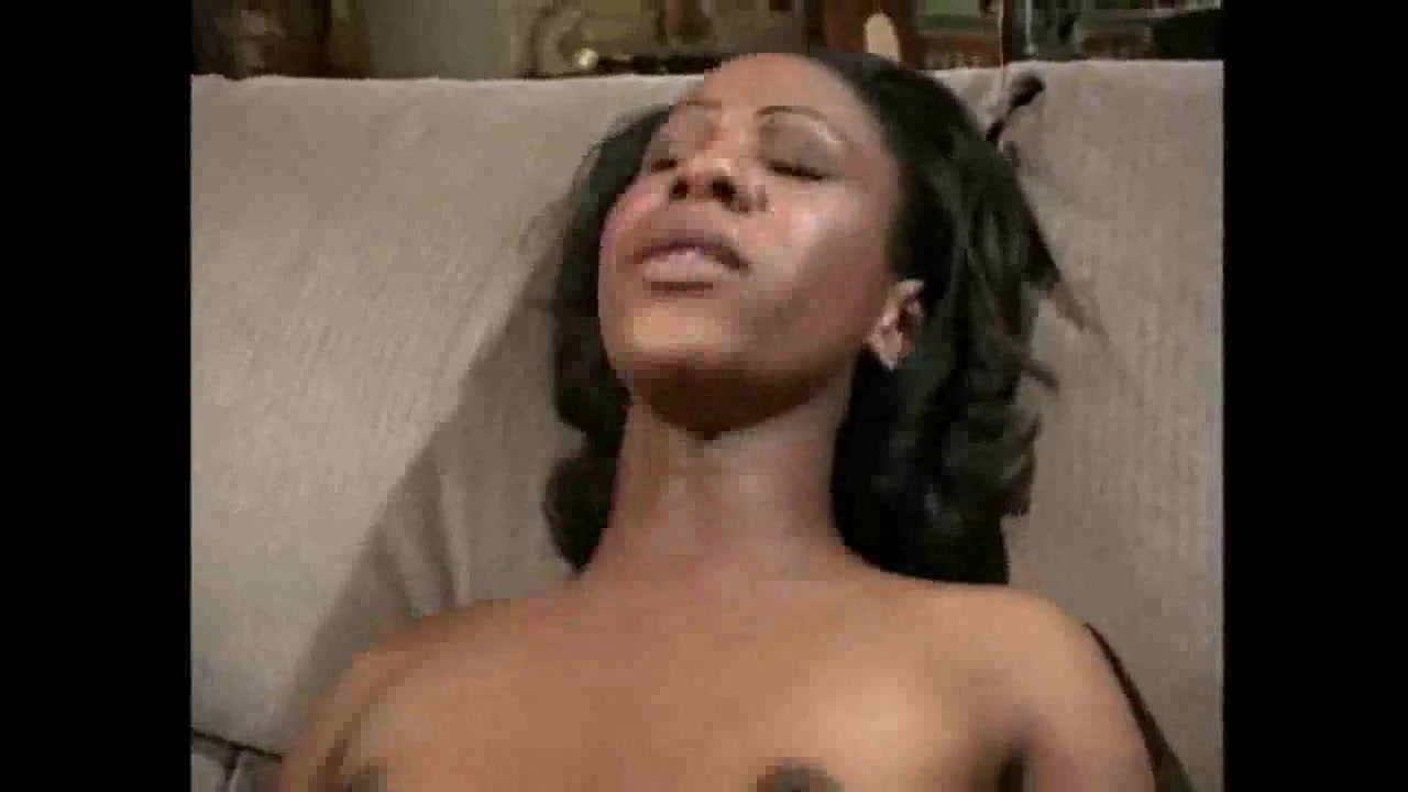 Ebony sex with a pretty tranny
