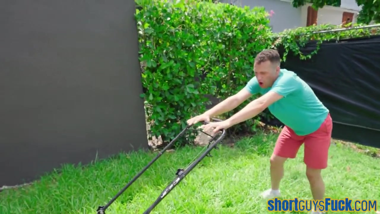 Shorty worker banging nympho ebony MILF in doggystyle