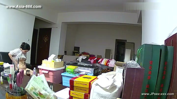 Hackers use the camera to remote monitoring of a lover's home life.285_2