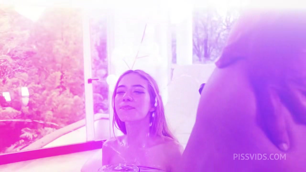 Behind The Scenes - Little Chloe + Pissing. Ltp316