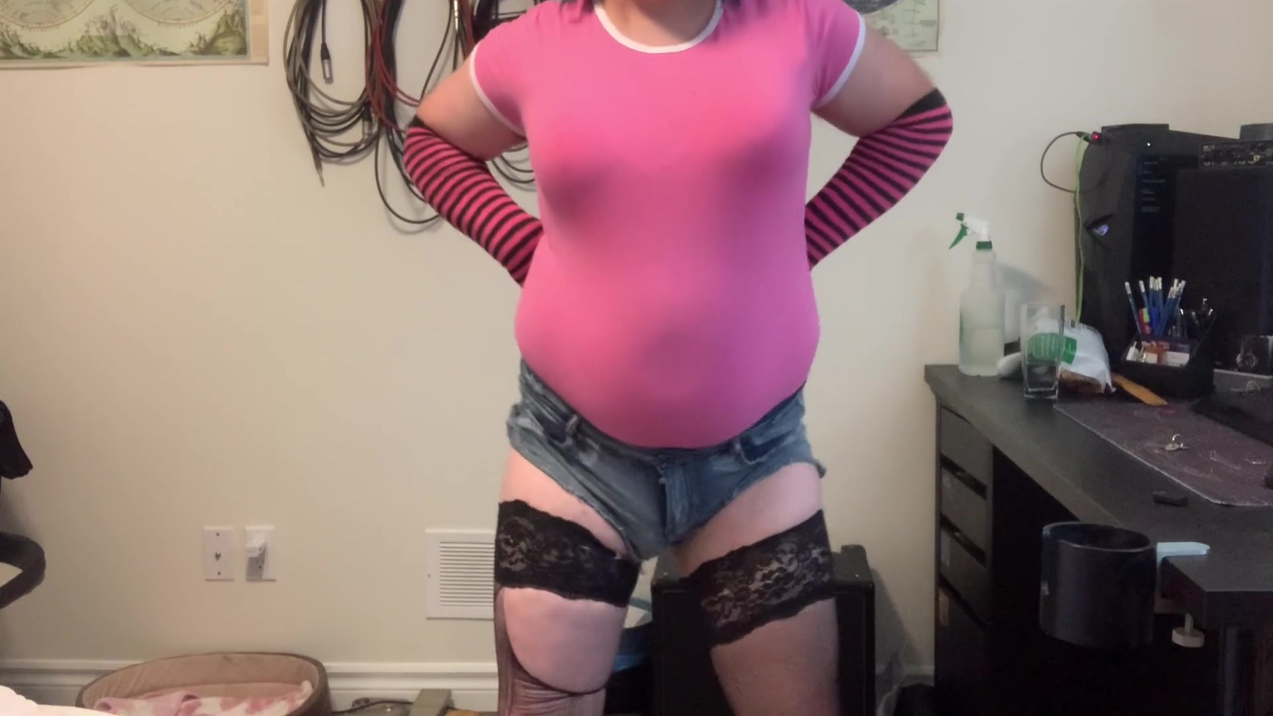 Sissy Crossdresser Gets Dressed Up And Shakes Some Booty