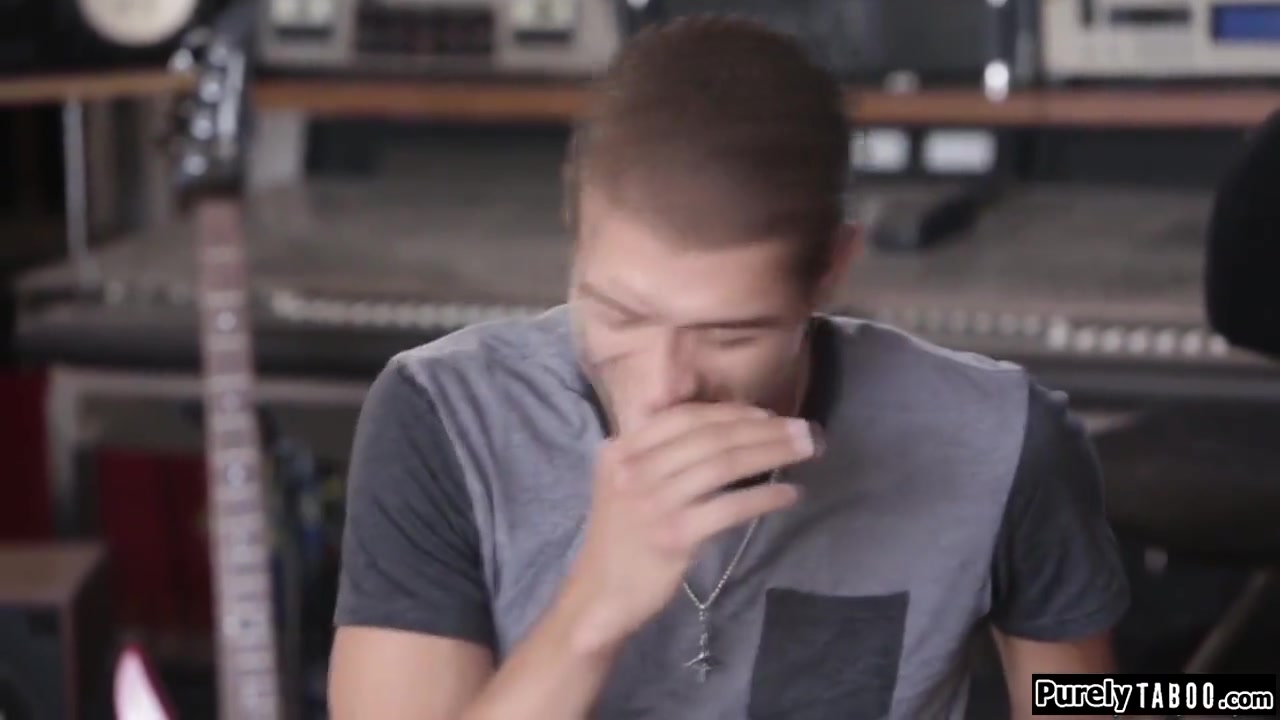 Hottie Mistakes Roadie For Bandmember And Gets Fucked B