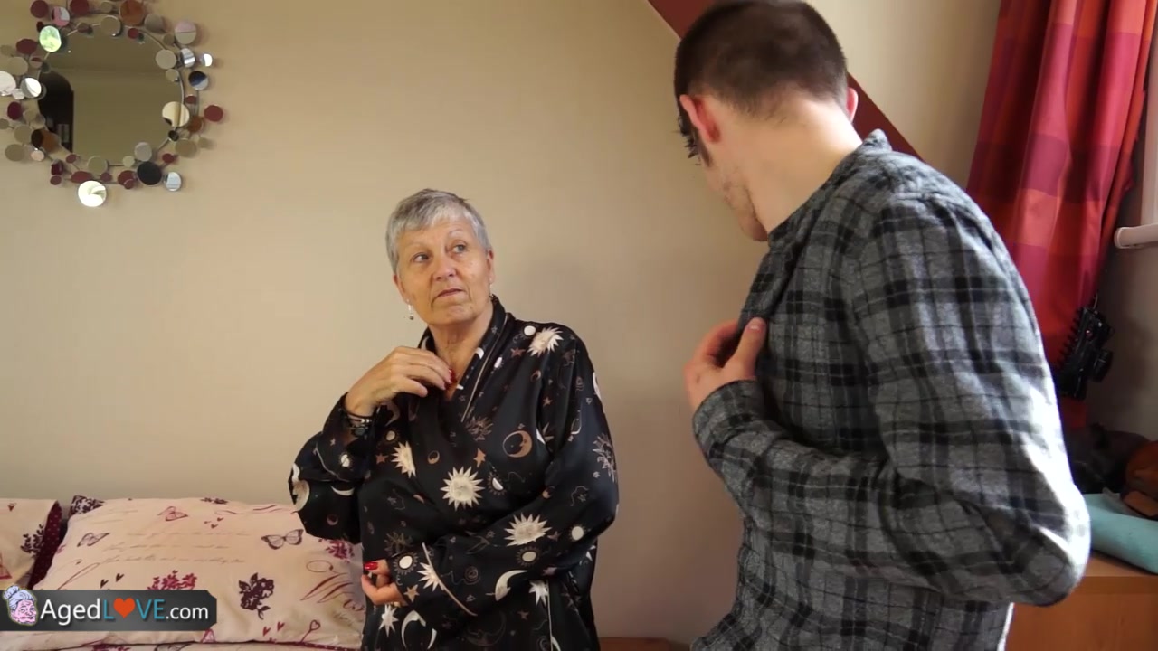 Granny Savana fucked with really hard big stick