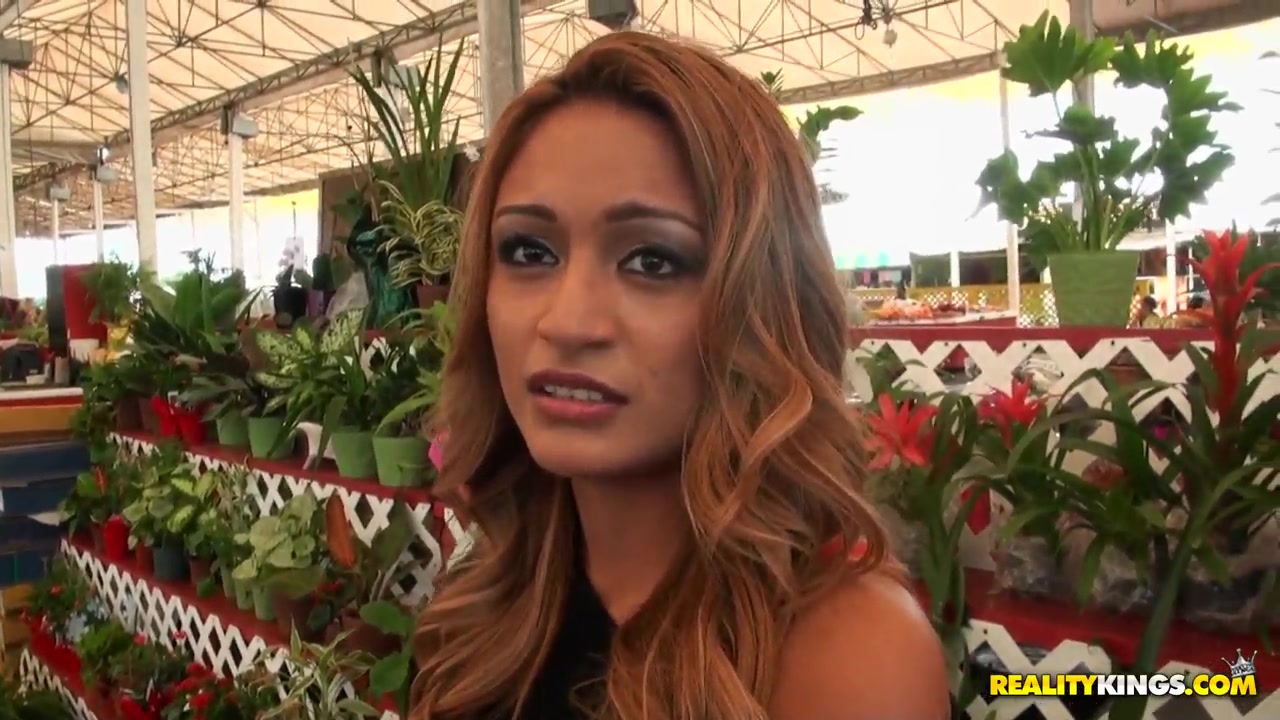 Natalia Robles is doomed to lick Bruno's balls
