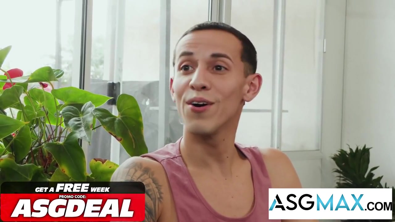 Justin Matthews In Tattooed Hunk Des Dickmatizes Justin In Steamy Roommate Re-sign Romp