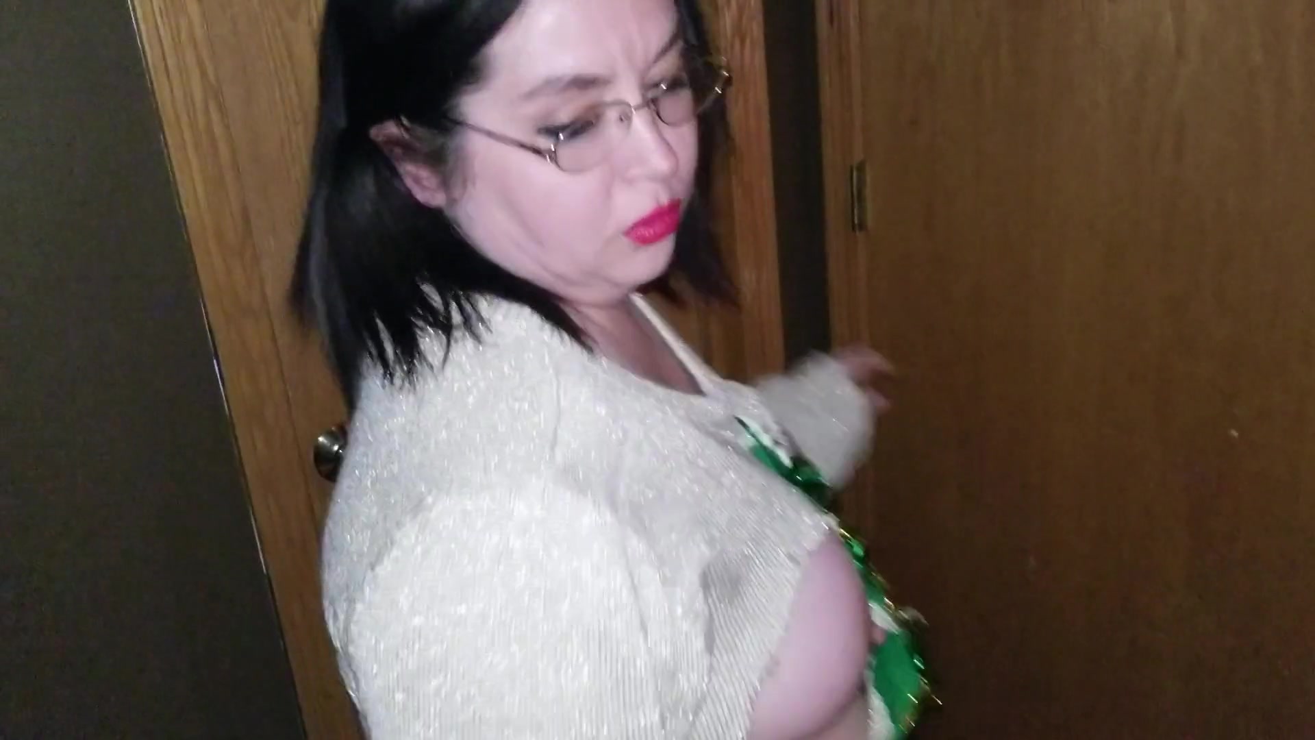 Sexy Bbw Deepthroat Christmas Cumshot - Sexynebbw
