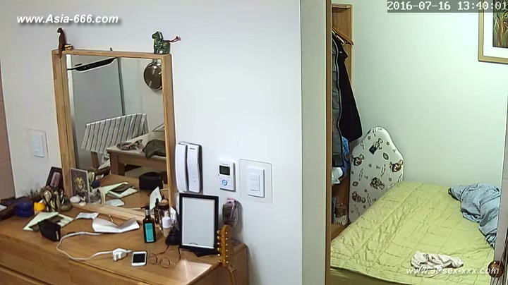 Hackers use the camera to remote monitoring of a lover's home life.***