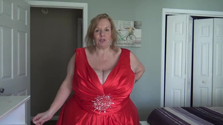 Suzie 44K Busty Milf Fantasies