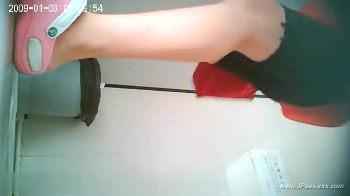chinese girl go to toilet.29