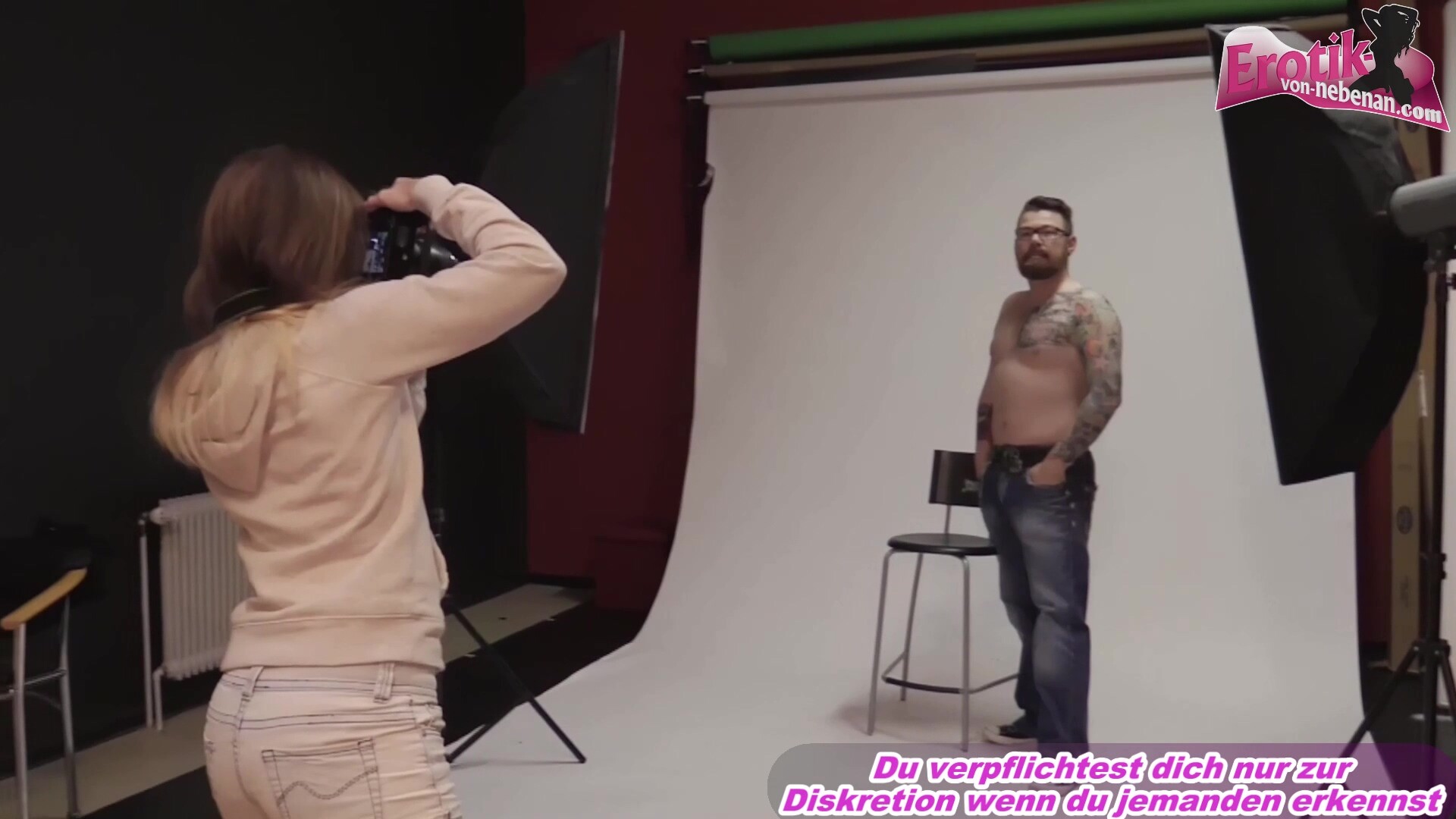 german female fotograf seduced male model