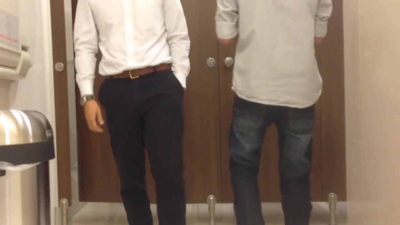 Pinoy Fun - My Risky Public Bathroom Blowjob Encounter With My Hot Step brother In Law chupa Sa Cr