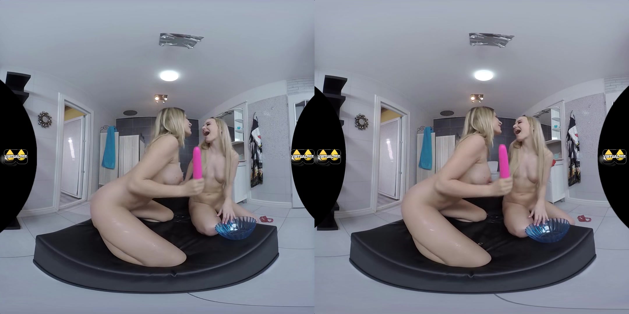 Blondes In The Bathroom - Pornstar Watersport Lesbian 3D Porn