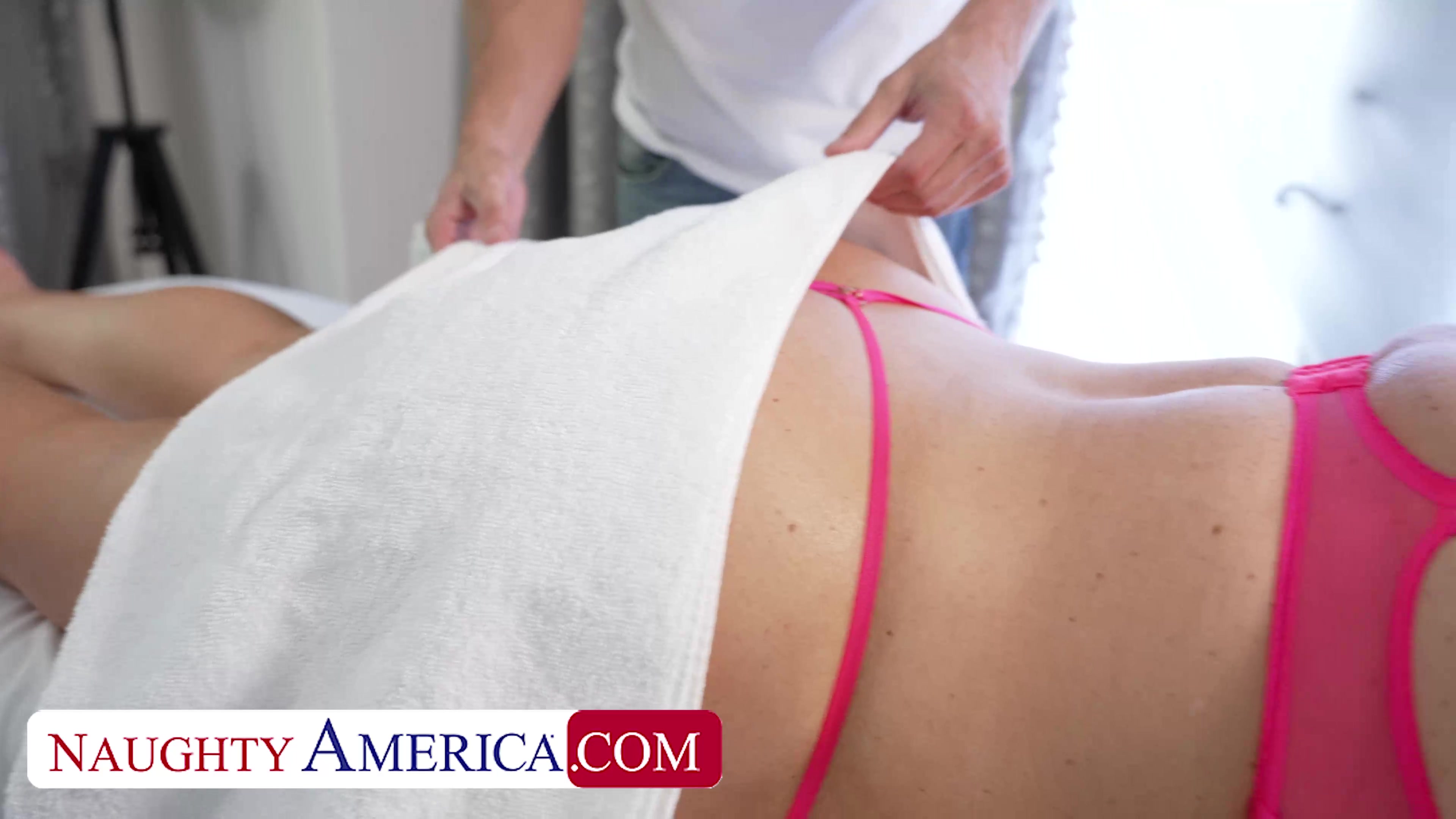 Sexy Cougar Karen Fisher will get the happy ending treatment from her masseuse!!