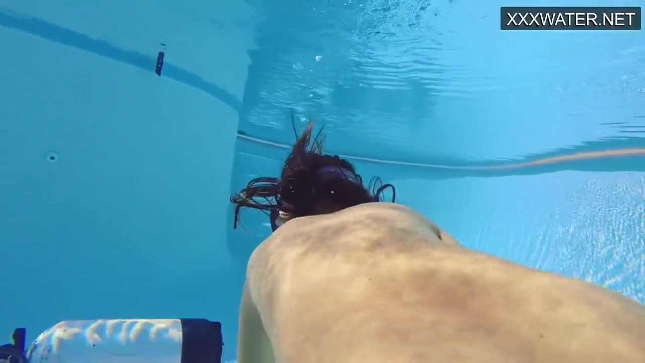 Lana Tanga Shows Underwater Orgasms To You