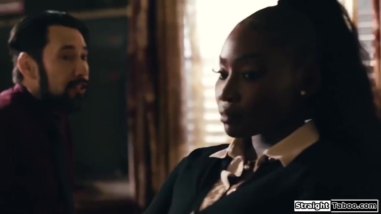 Ebony Agent Gets Asslicked And Fucked Hard To Sell A House