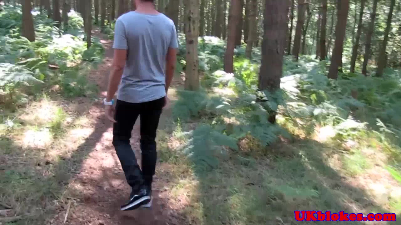 British stud cocksucking outdoors before facial