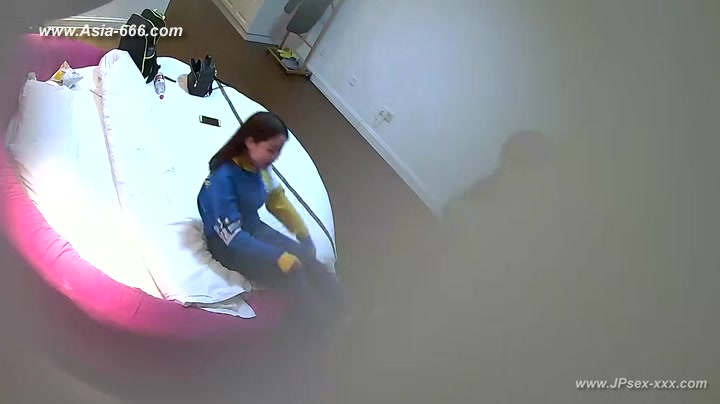 Hackers use the camera to remote monitoring of a lover's home life.165