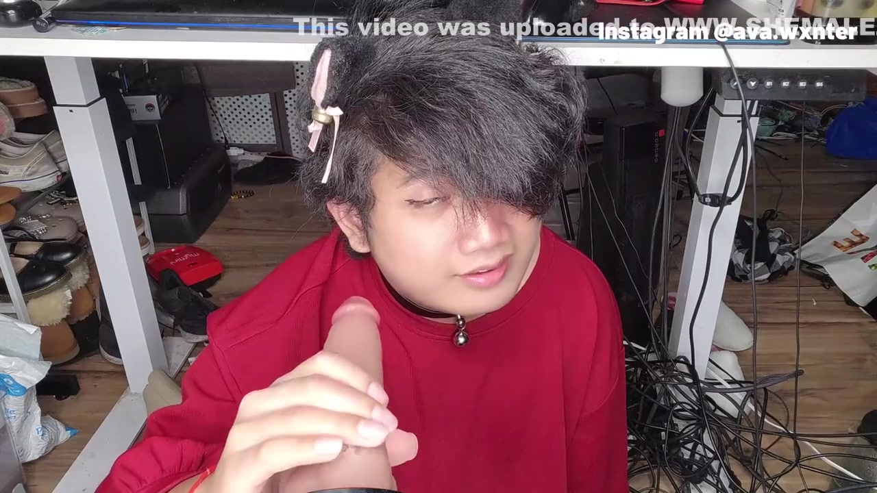 [4k] Cute Femboy Sucks Your Cock While You Game. Cum In Mouth!!!