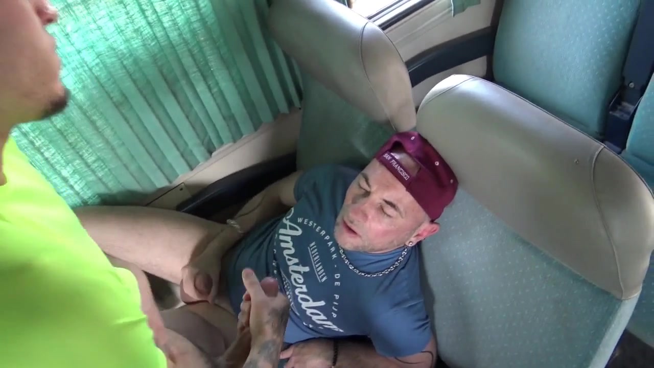 Jess Fucked Bareback In Exhib Train - ExhibBoys