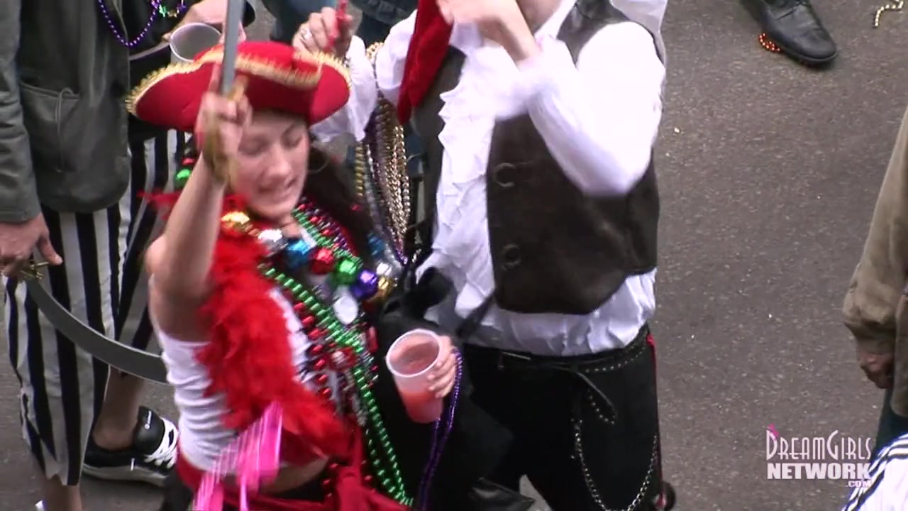 Fat Tuesday Freaky Milfs Getting Naked In The Street For Beads - DreamGirlsMembers