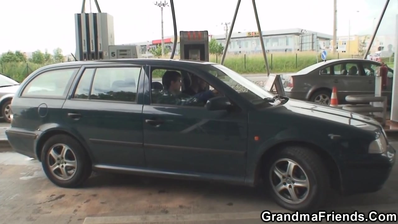 Picked Up Old Mature Woman Takes Dp