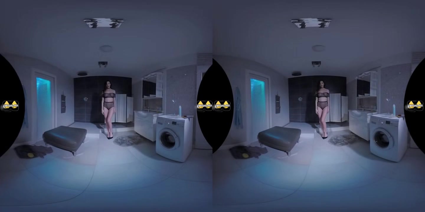 Adel Morel - VirtualPee