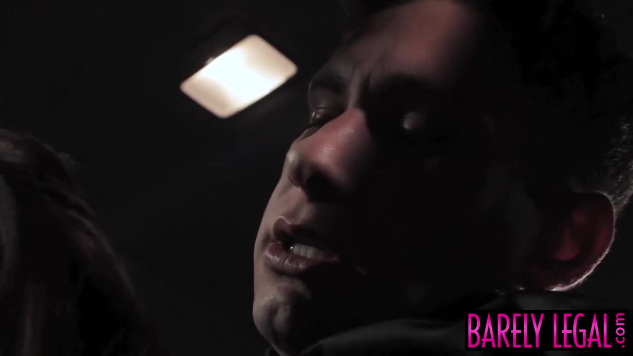 Young beauty Jojo Kiss pussy slammed in the back seat