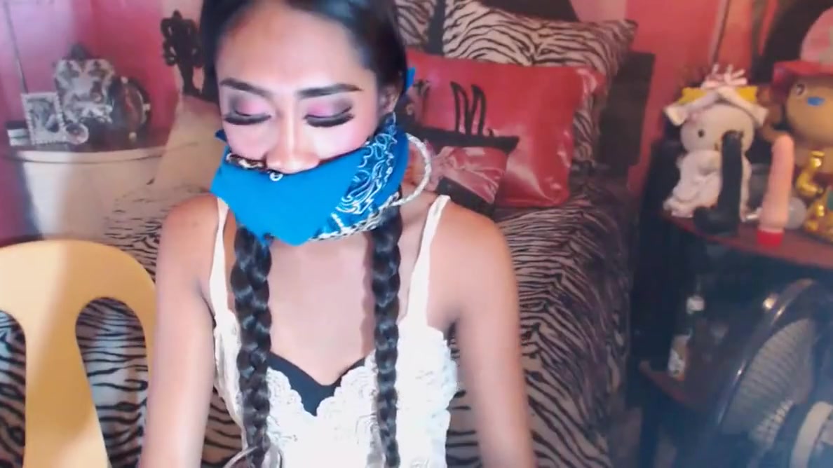 Two shemale jerking their big dick on cam