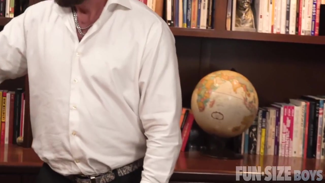 Tattooed Dilf Takes Young Twink