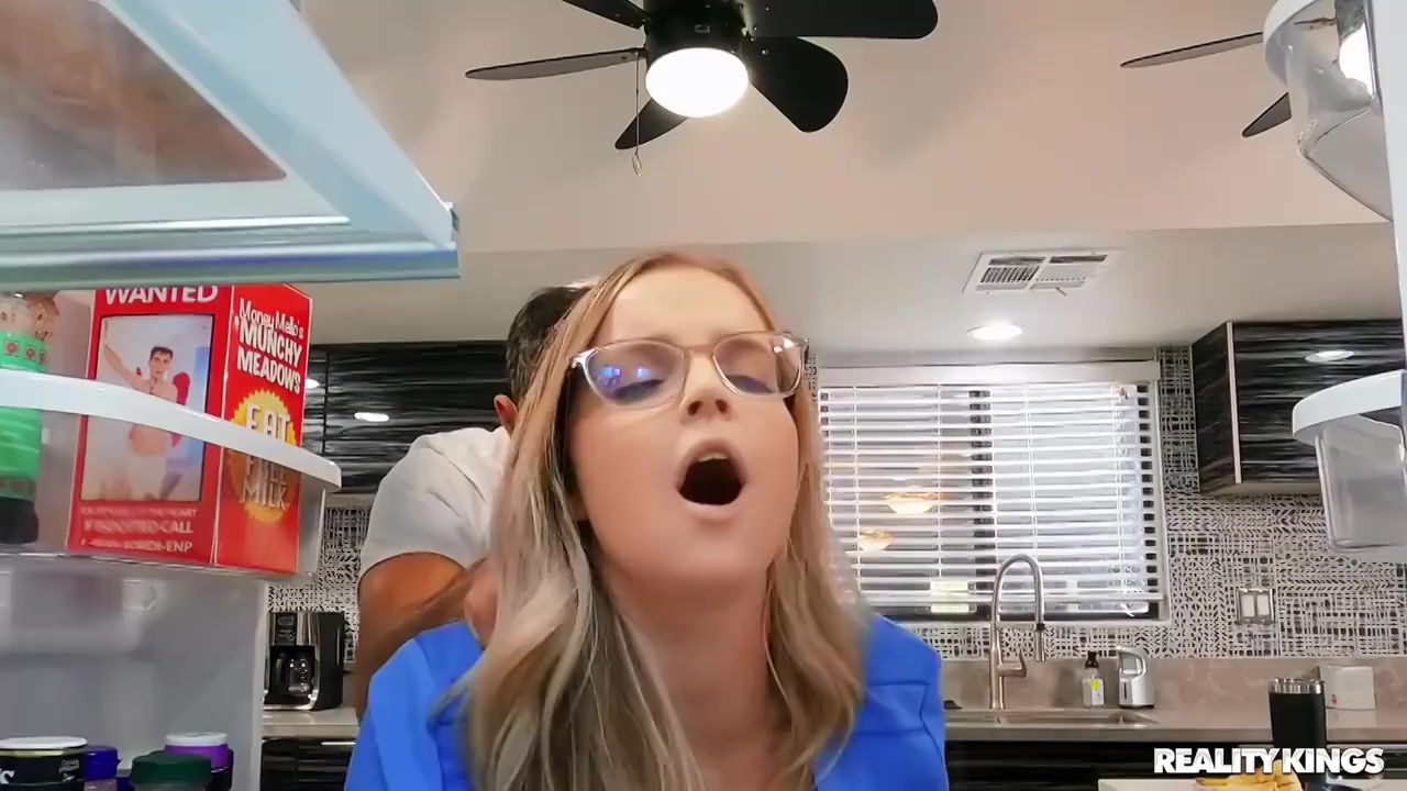 Fucking Doggystyle In Kitched And Takes Facia With Gabbie Carter