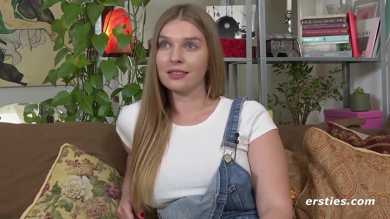 Ariel Prefers To Use Her Fingers When She Masturbates