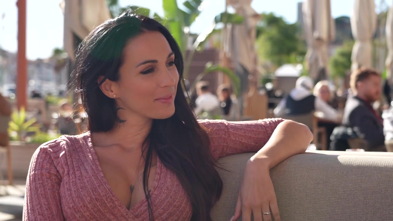 Jess shares her good plans for getting fucked by a guy with a big cock! - Jacquie et Michel TV