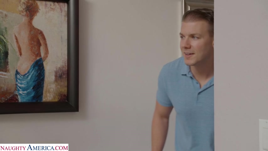 Syren De Mer want's SEX pro rent money - naughtyamerica