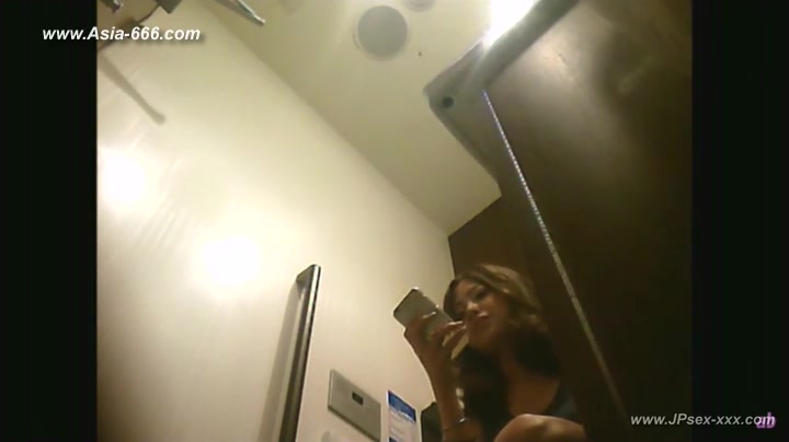 peeping Korean restaurant toilet.8