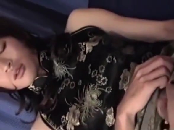 Japanese crossdresser handjob and cumshot