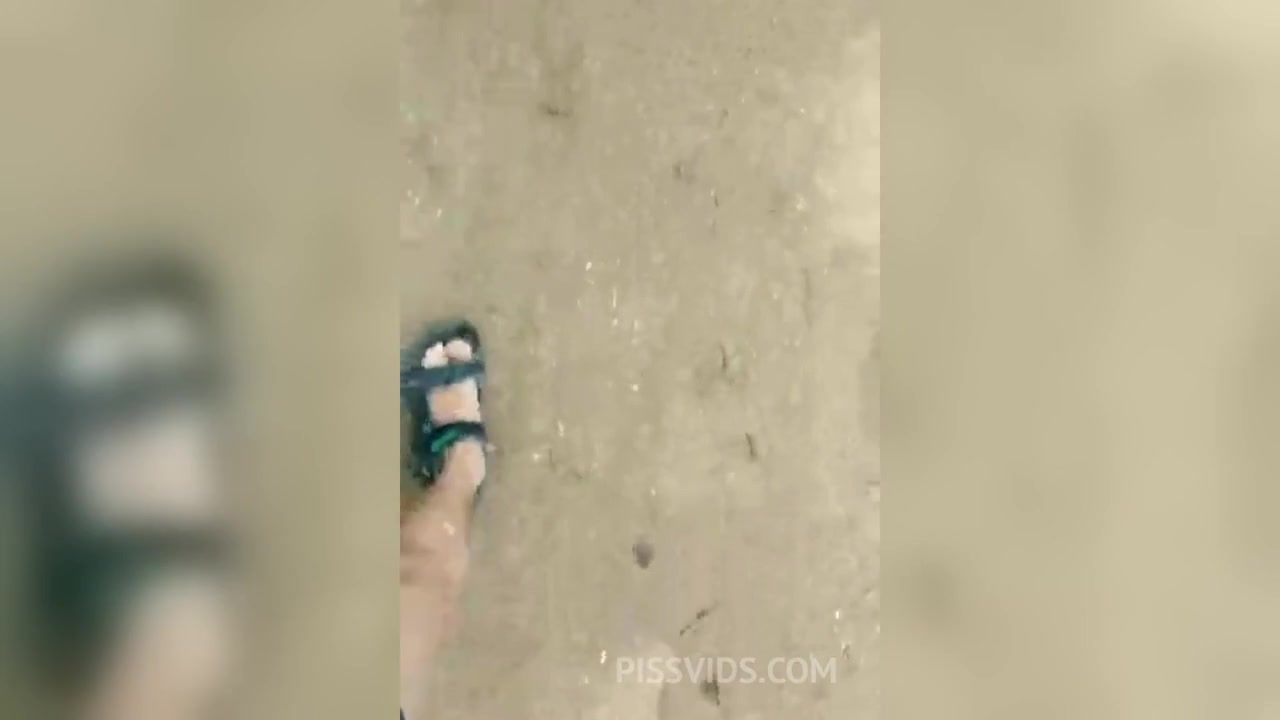Masturbando na rua - PissVids