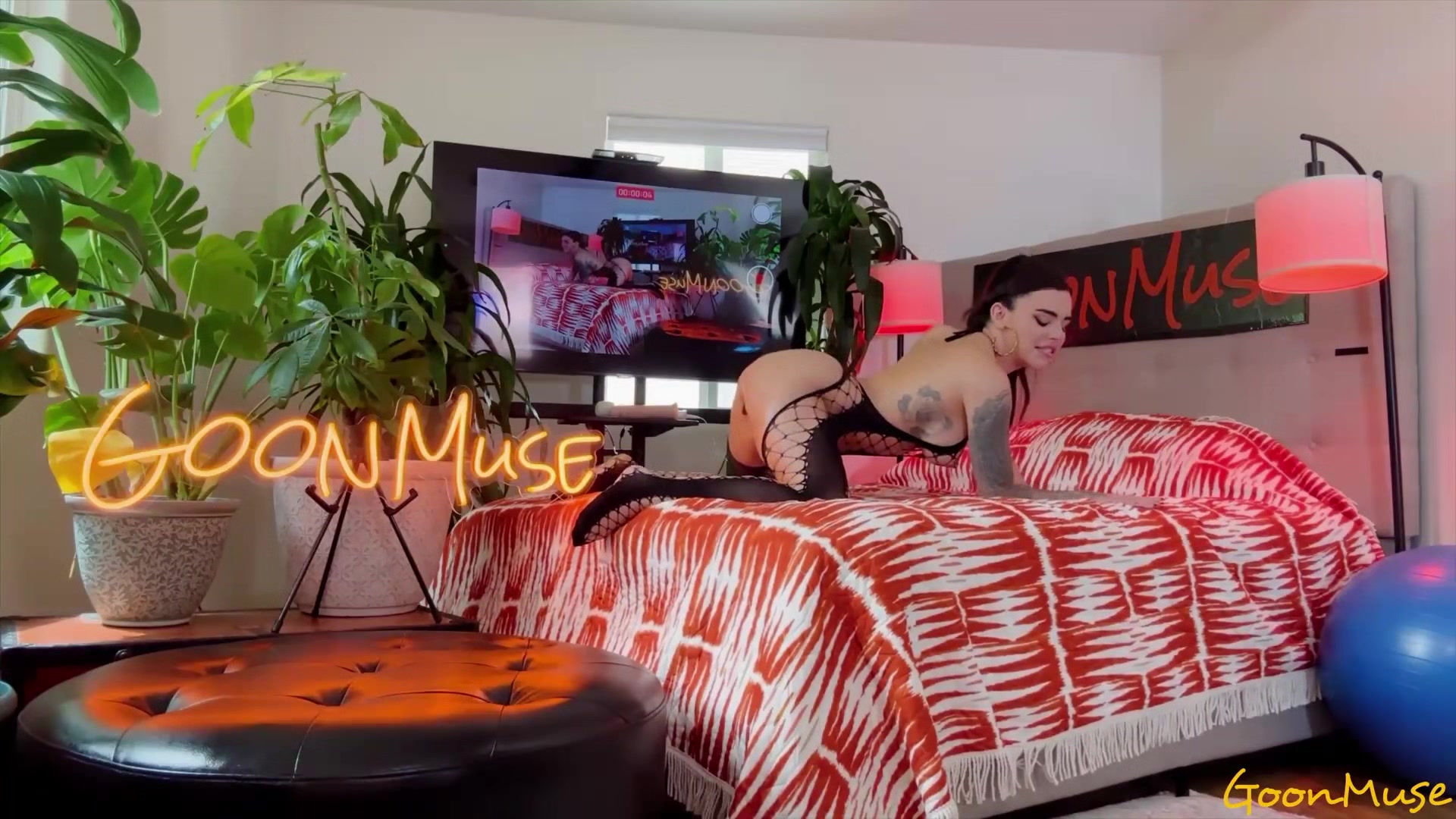 Tattooed Hottie Suttin Receives An Amazing Pussy Fuck