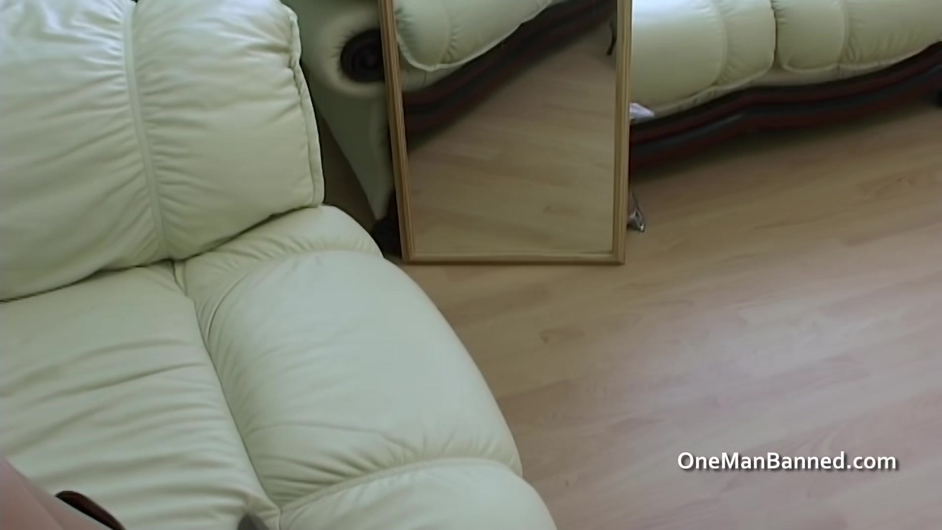 British blonde pees and gets pissed on