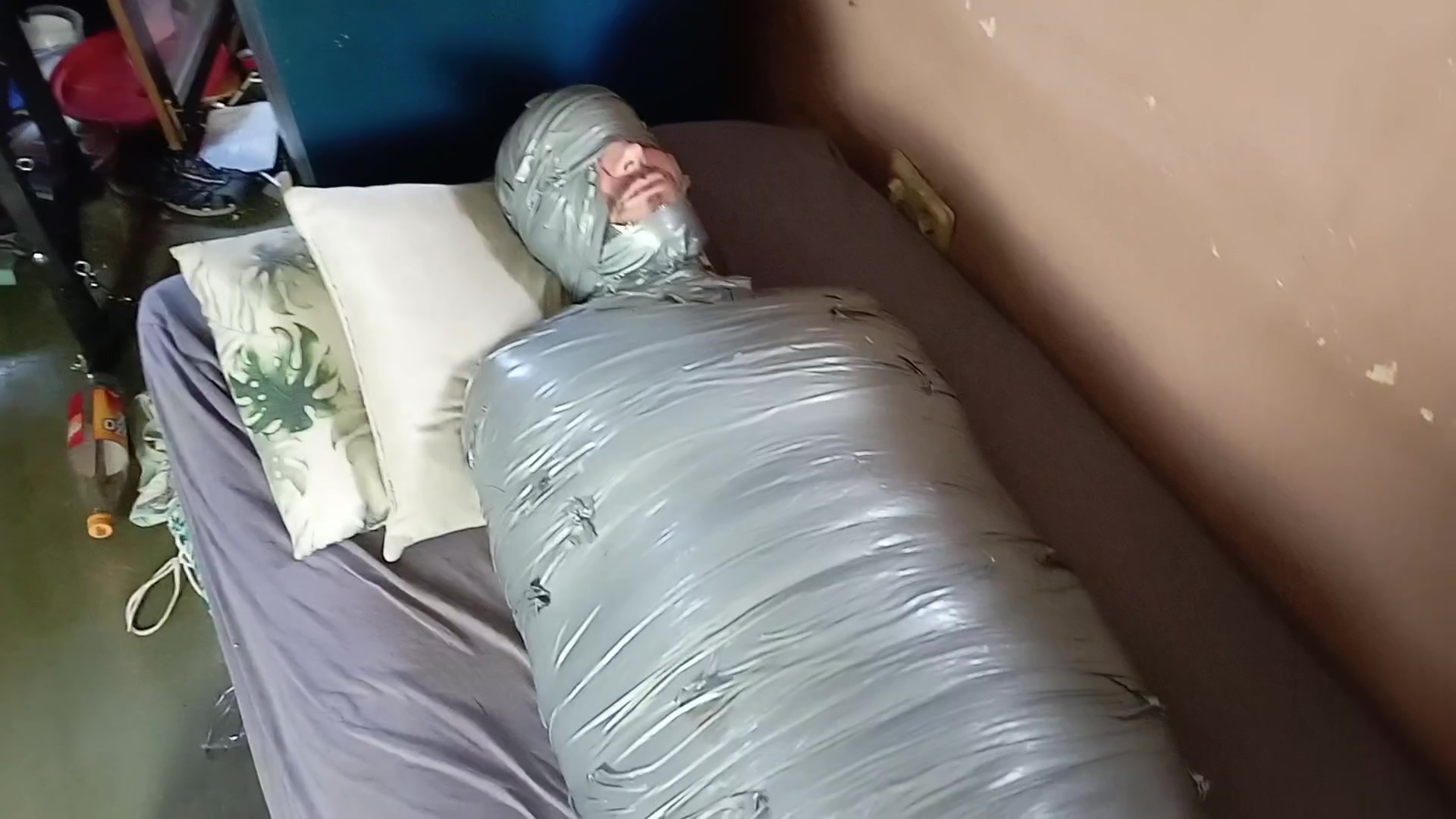 Besucher In Der Pvc Mumie
