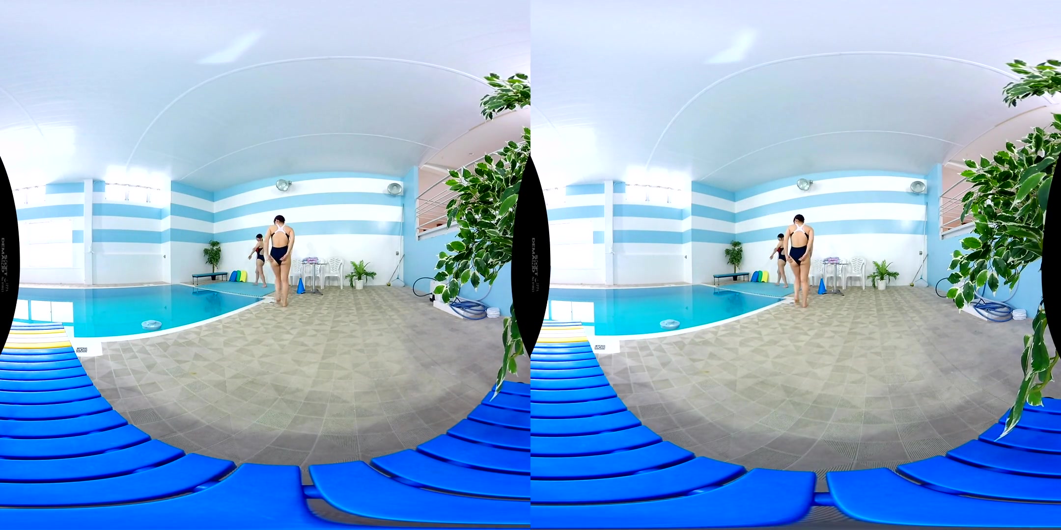 Zoomed-in Peeping VR 1 - Upskirt Downblouse