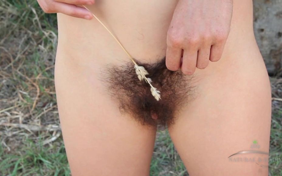 Roe Introduces Herself And Shows Off Her Cute Little Hairy Body Inside And Out