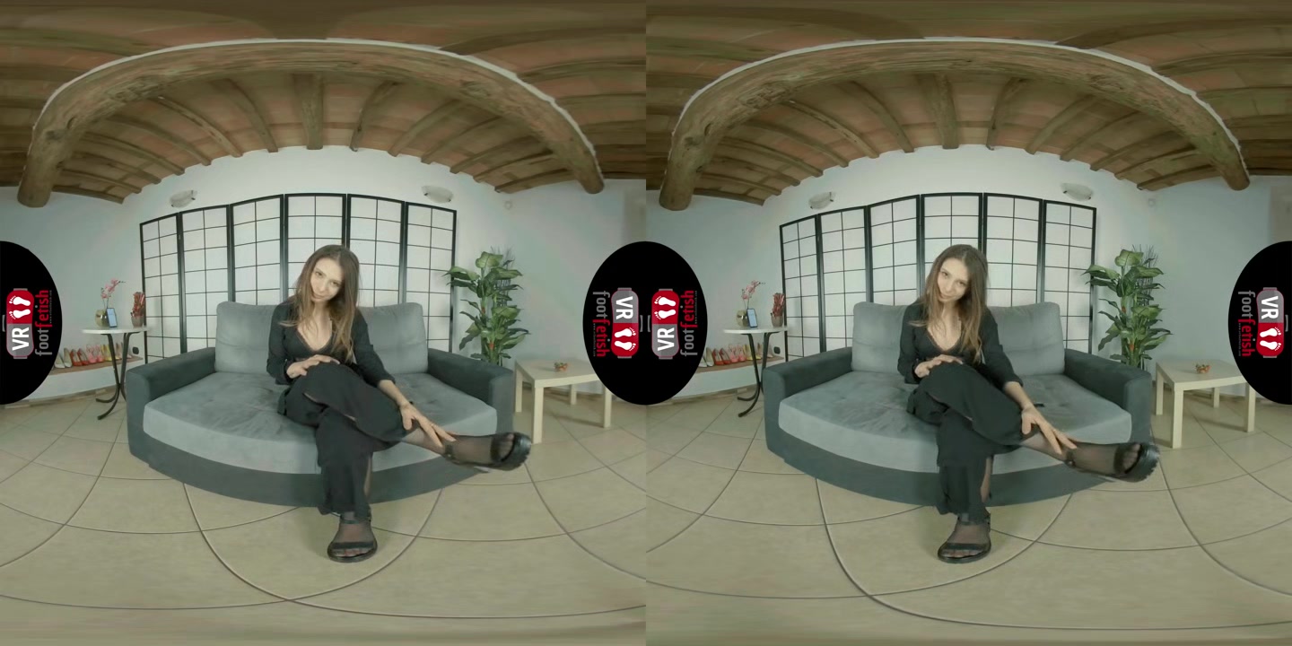 Beautiful babe Violet Loves Eating Strawberries And Massaging Her Sexy Feet In Nylons In VR - VRFootFetish