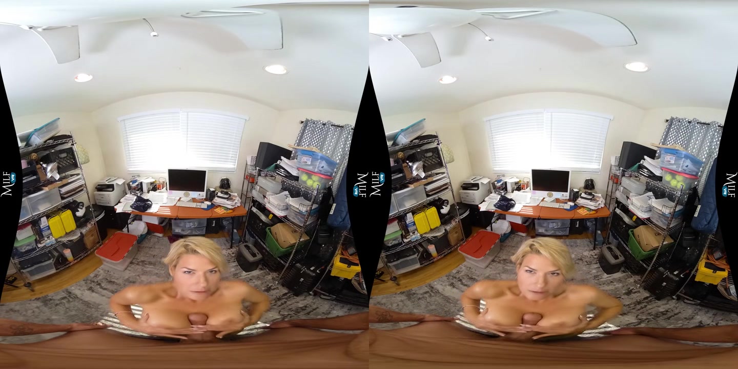 Twerking from Home - MILFVR