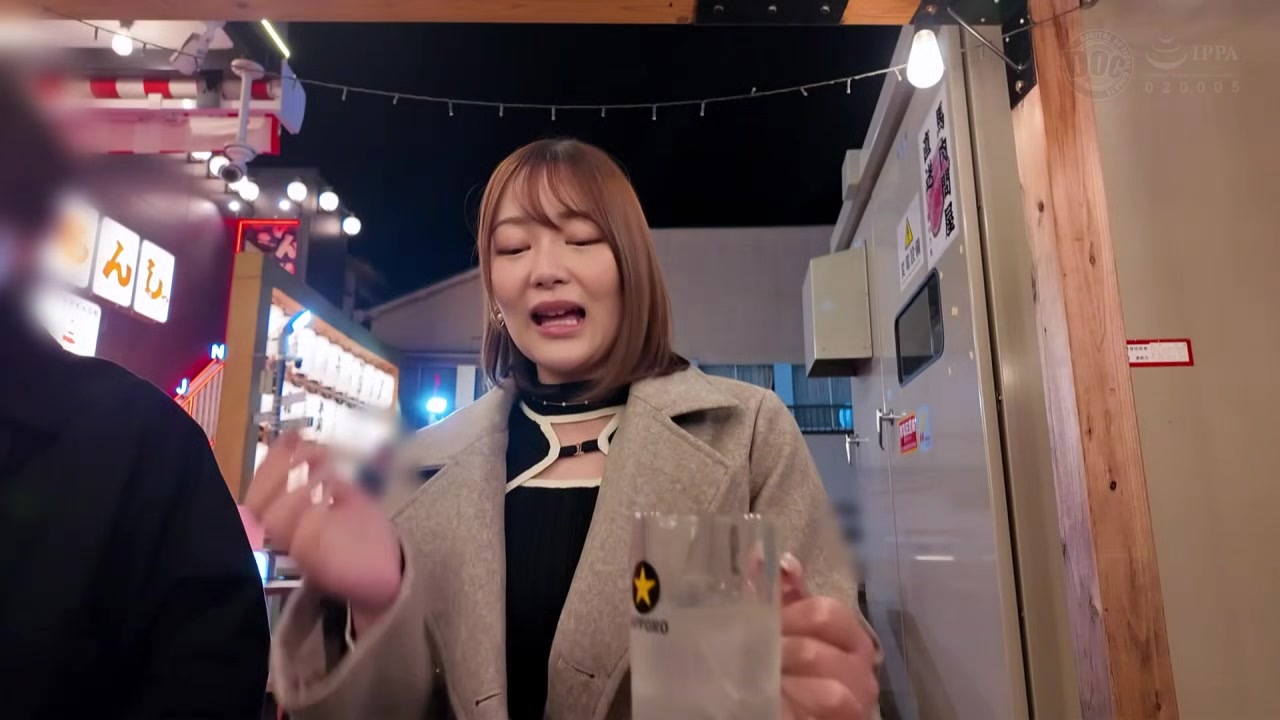 中に出すとゴムが外れるほど膣圧の高い8頭身のモデル体型主婦との過激なイチャラブセックス。