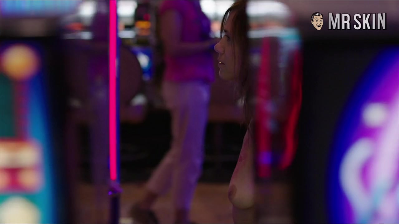 Become a Nut-buster to Naked Kristen Wiig - Mr.Skin