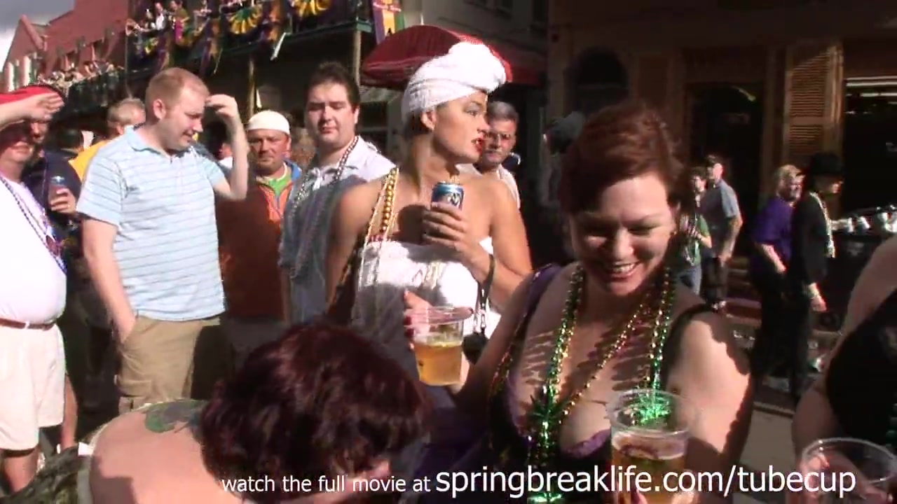 SpringBreakLife Video: Hotel Room Referee And Mardi Gras Flashers