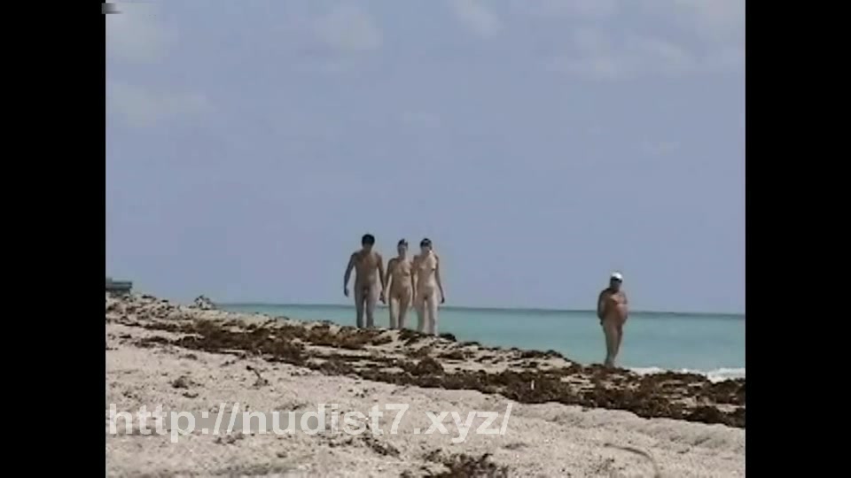 Nude on Beach Spy nudist Ass and Pussy