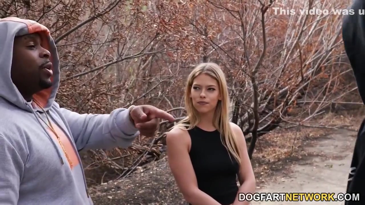 Black Bulls Invite To The Pad To Feed Her With Bbc - Leah Lee