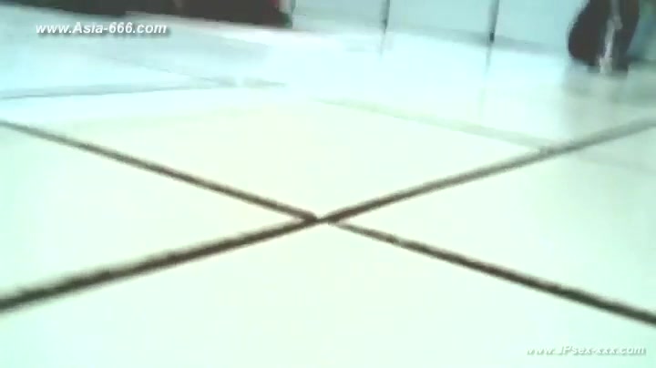 chinese girls go to toilet.69